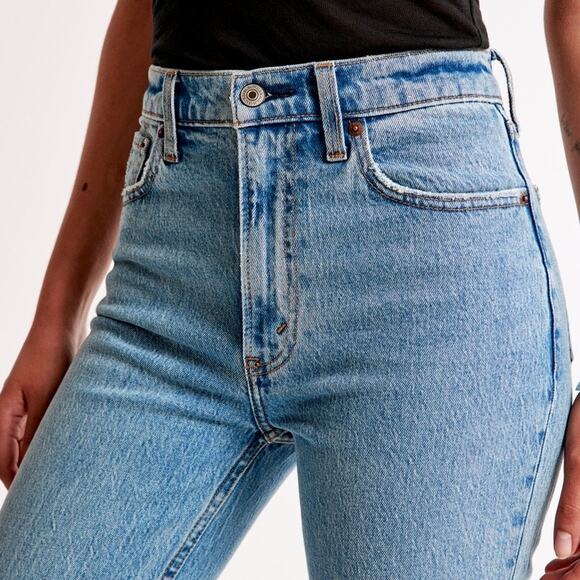 Abercrombie & Fitch The Vintage Flare High Rise Short Jeans - Picture 5 of 14